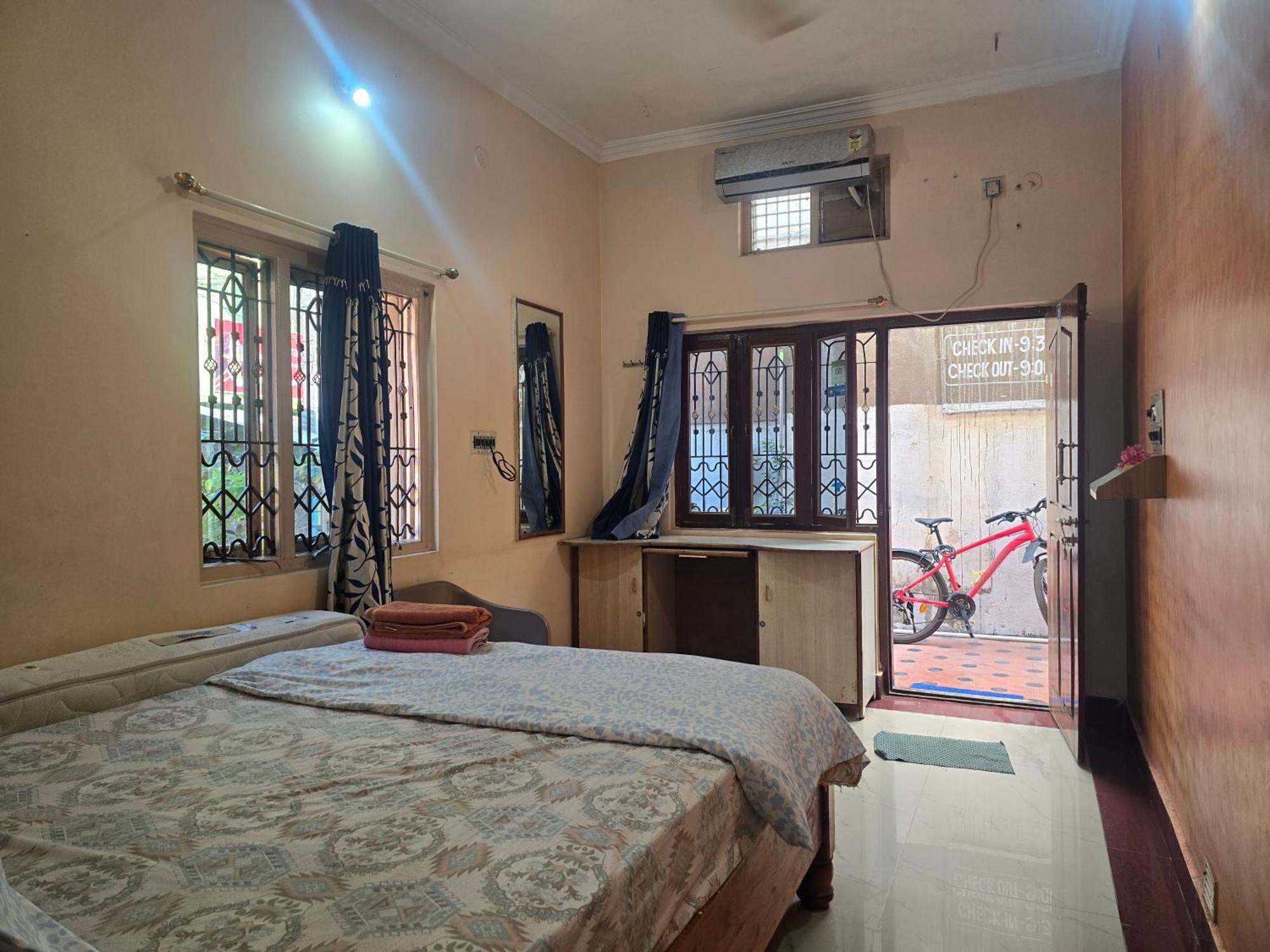 Lakshmi Heritage Tourist Home Hampi Bagian luar foto