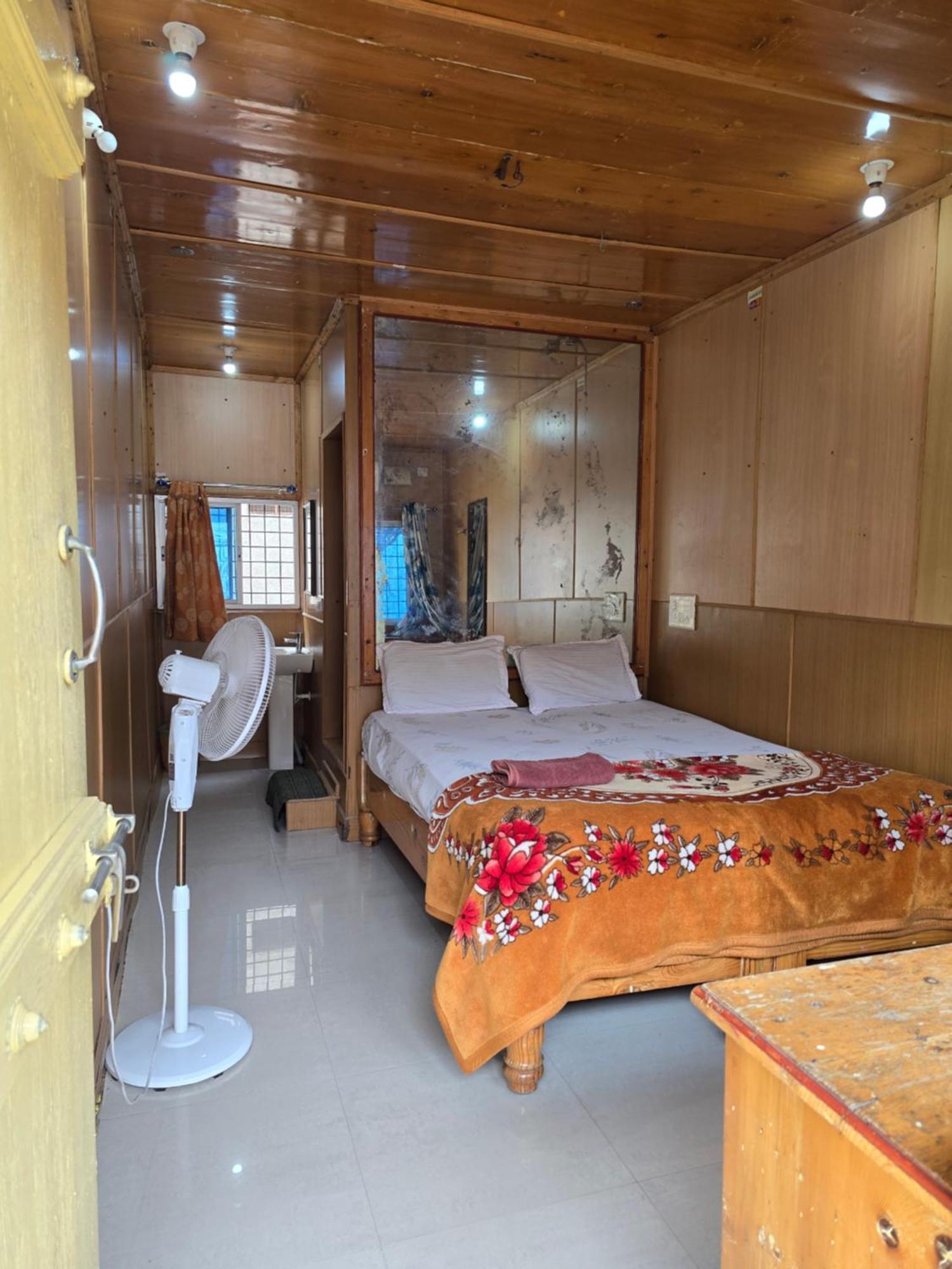 Lakshmi Heritage Tourist Home Hampi Bagian luar foto