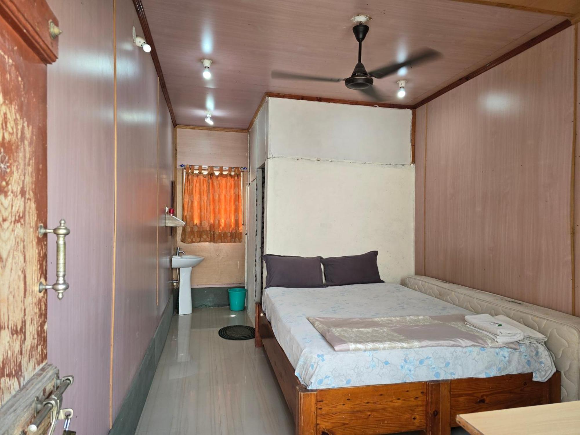 Lakshmi Heritage Tourist Home Hampi Bagian luar foto