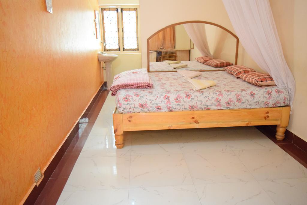 Lakshmi Heritage Tourist Home Hampi Bagian luar foto